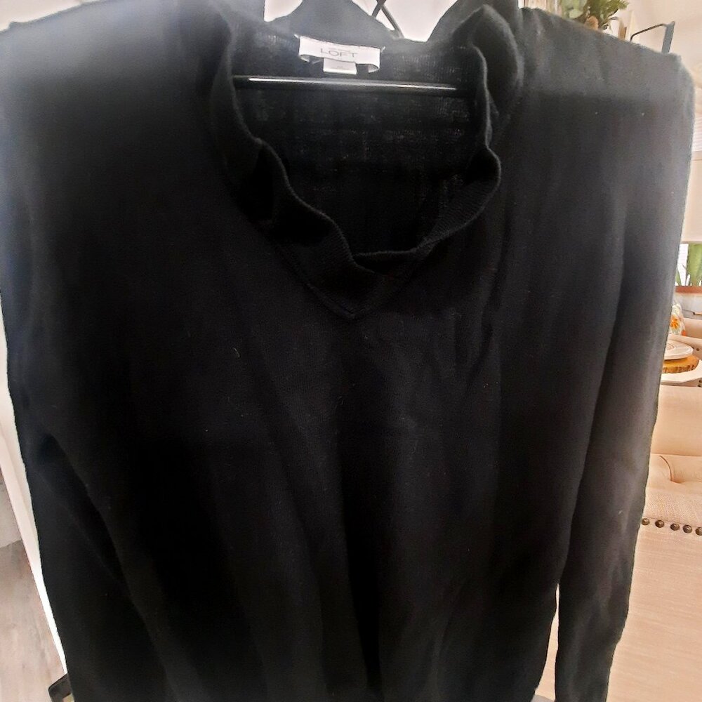 ANN TAYLOR LOFT Ruffle Neck Fitted Knit Top Size Medium